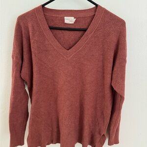 Elegant V-Neck Sweater in Warm Dusty Pink